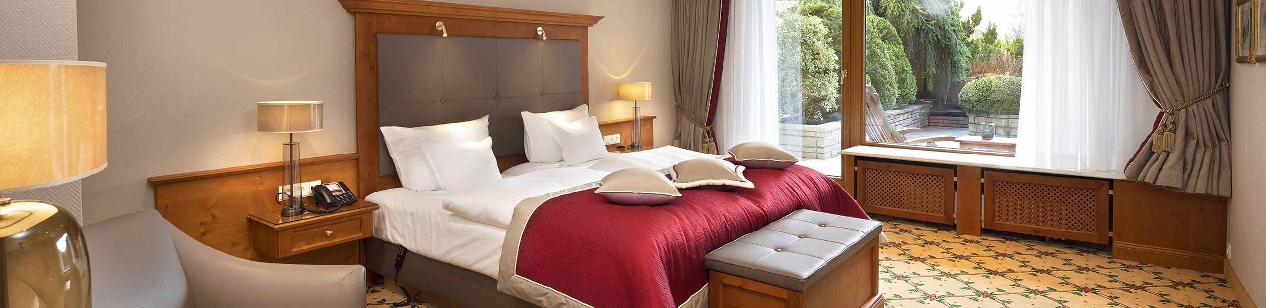 Einblick in den Schlafbereich der "Bareiss Suite im Landhausstil" im Haupthaus