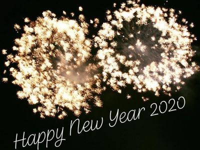 Feuerwerk mit einem "Happy New Year 2020" Gruß