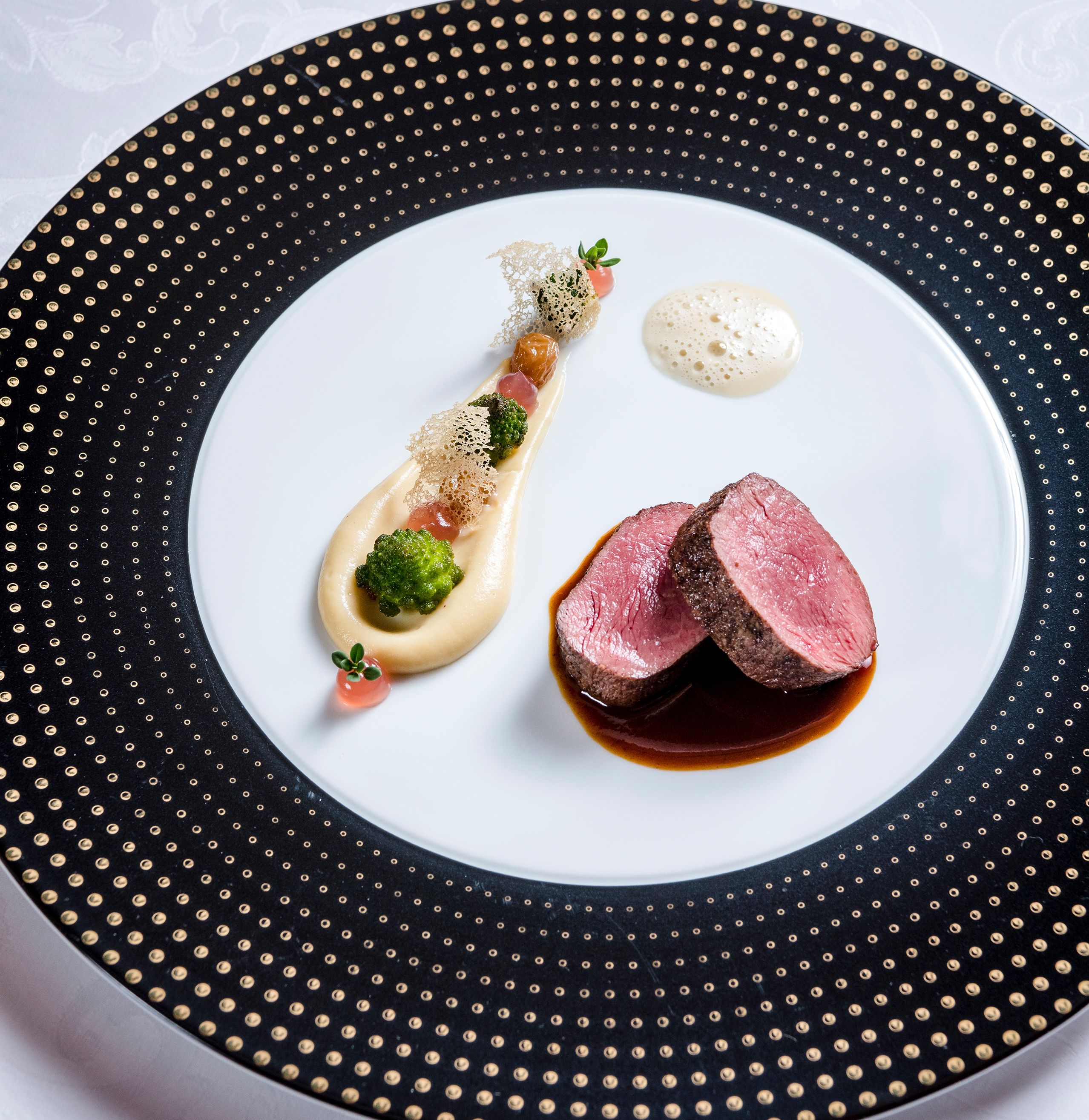 Rehrücken mit Blumenkohl und Romanesco im 3 Sterne Restaurant