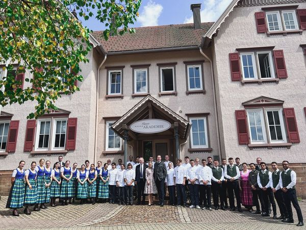 Start der Bareiss Sommer-Akademie für die neuen Auszubildenden im Hotel Bareiss