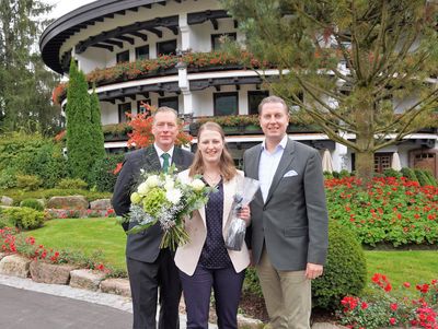 Annemarie Gerhardt, Gewinnerin des Alfred Brenner Preises 2021, mit Dieter Kalweit und Hannes Bareiss