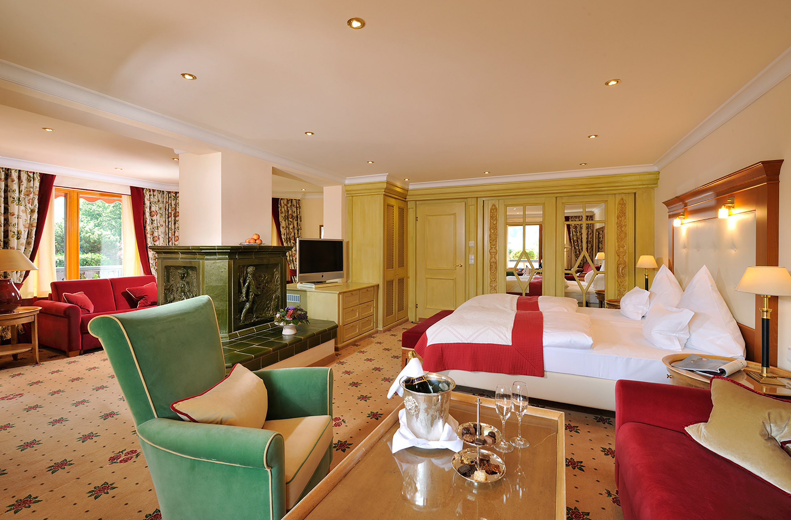 Einblick in die Räumlichkeiten des Rundbau Apartments "Ellbachtal" im Haupthaus