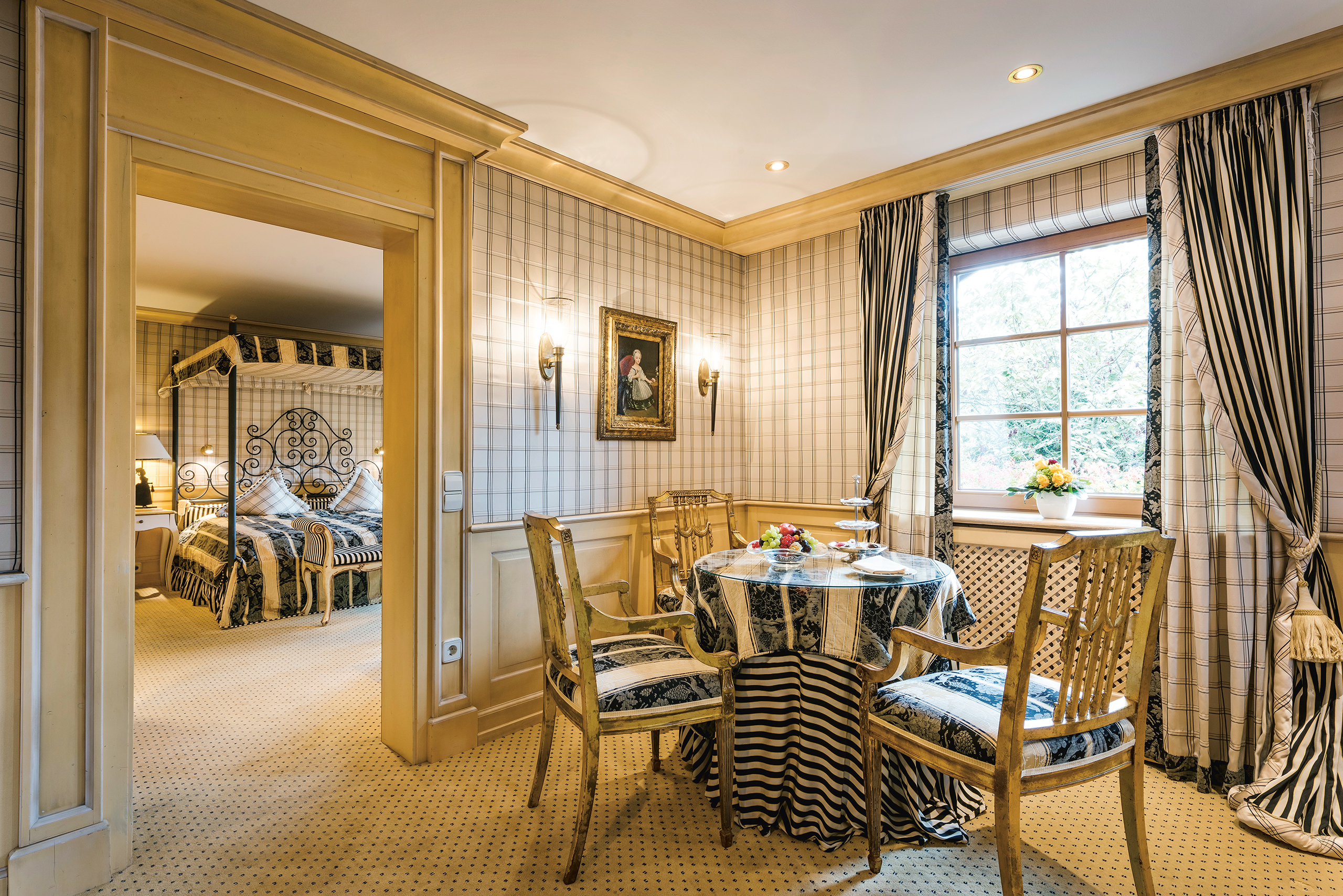 Einblick in den Essbereich einer Landhaus Suite